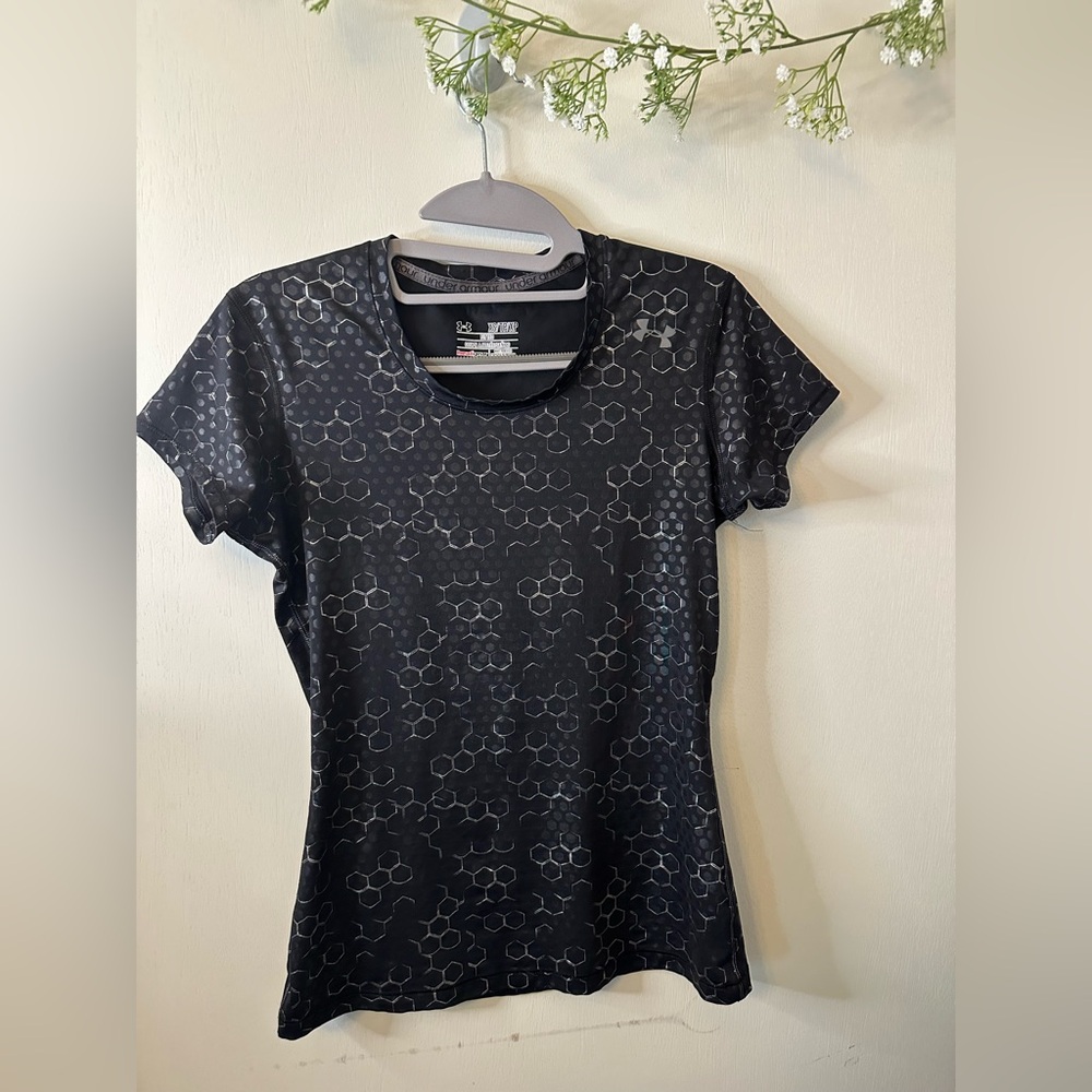 Final Call!! Under Armour | Black/Gray Heatgear Printed Top
